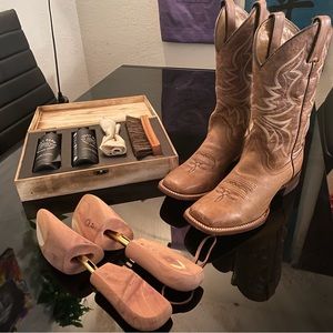 Shyanne Cowboy Boots size 7. Comes with boot trees and a new cleaning kit.
